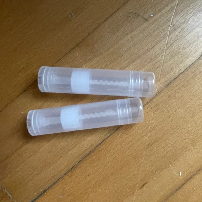 2x lip balm containers photo 1
