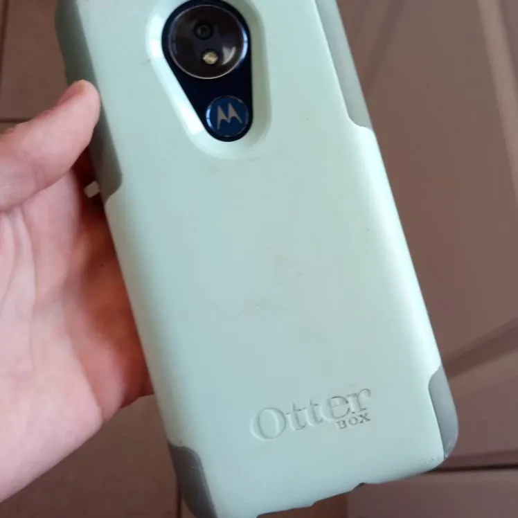 Free broken Motorola G7 Power and/or Otterbox Case (details B... photo 3