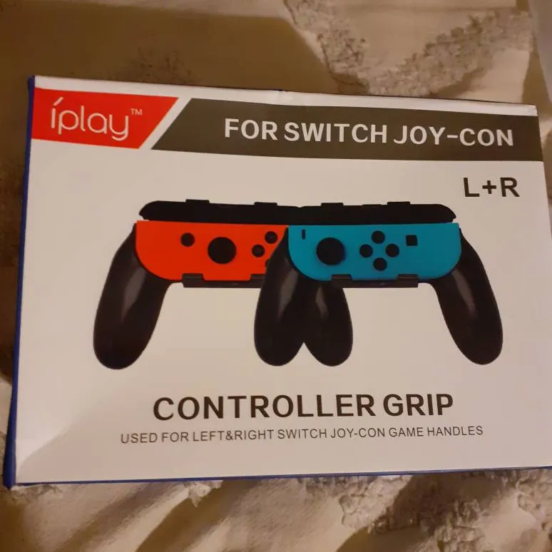 Switch JOY-CON controller Grip photo 1