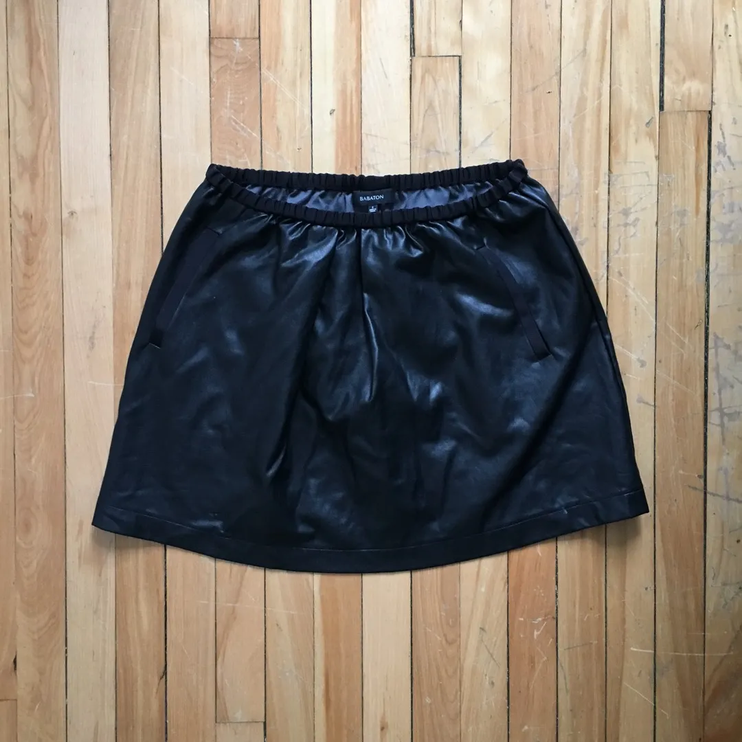 Babaton Skirt, Size S photo 1