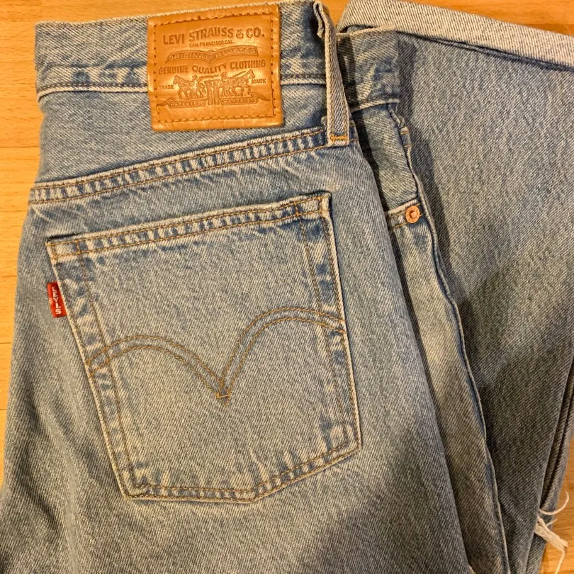 Levi Wedgie Straight Jeans Size 27 photo 3