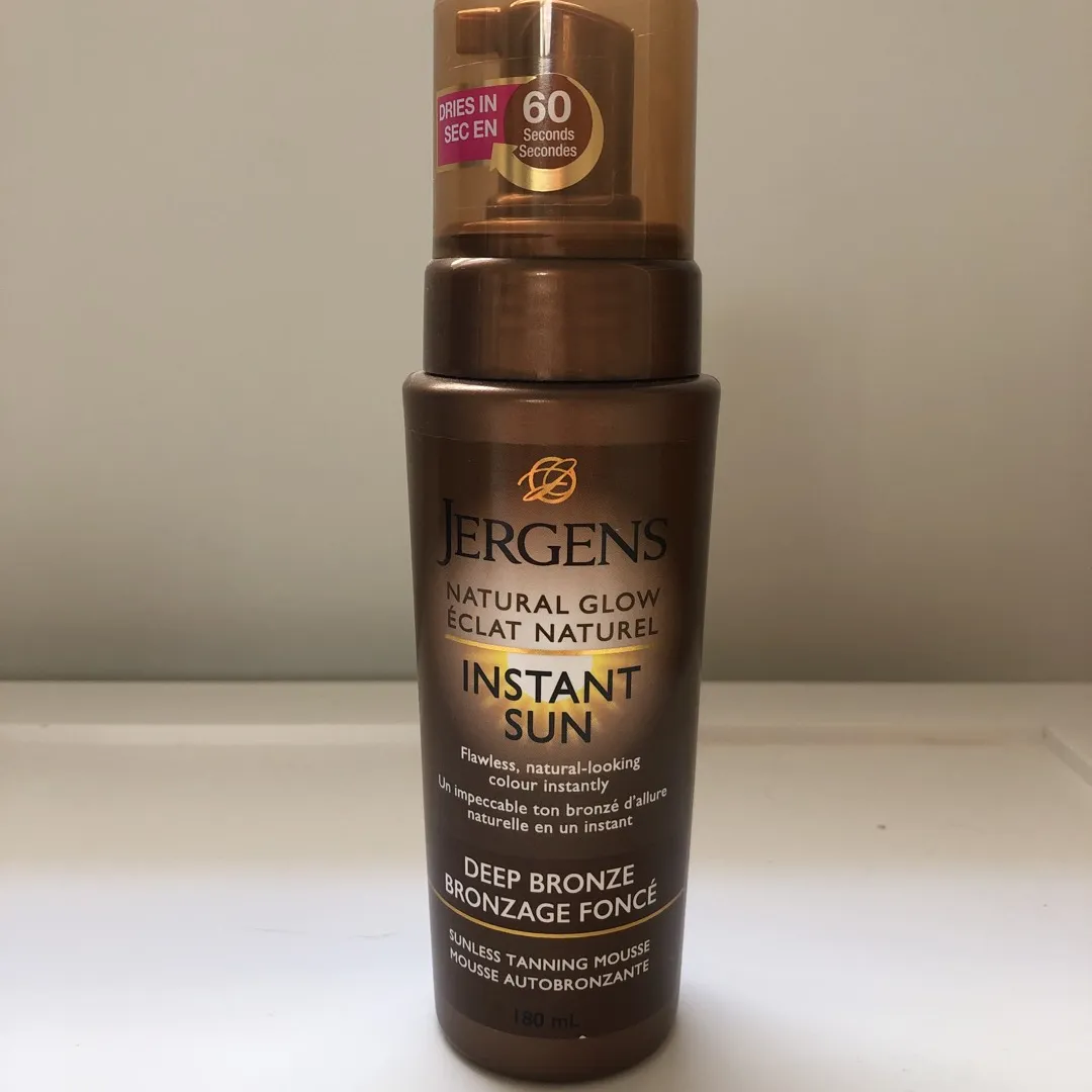Jergens Natural Glow Sunless Tanning Mousse photo 1