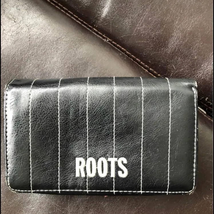 Roots Wallet photo 1