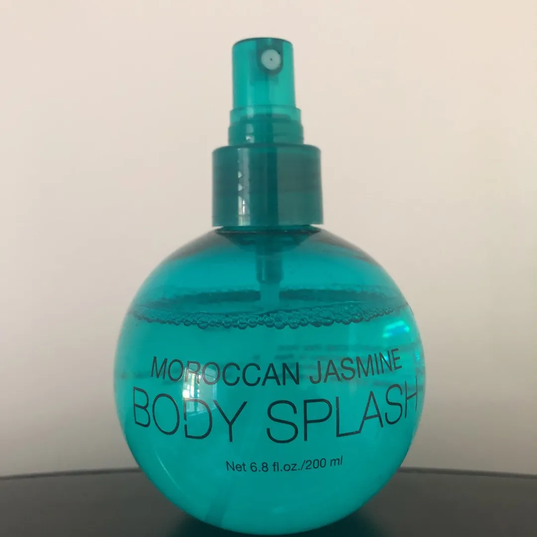 The Body Shop + H&M Body Sprays photo 5