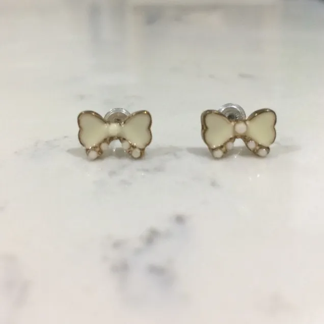BN white bow earrings photo 1