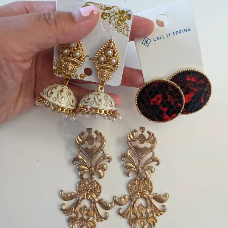 Earrings - Good/New Condition photo 1