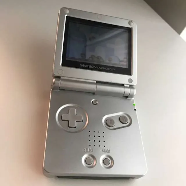 Gameboy Advance SP photo 1