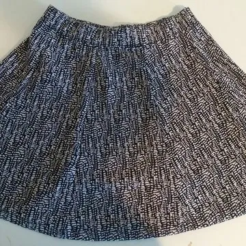 Cute Flowy Patterned Skirt photo 1