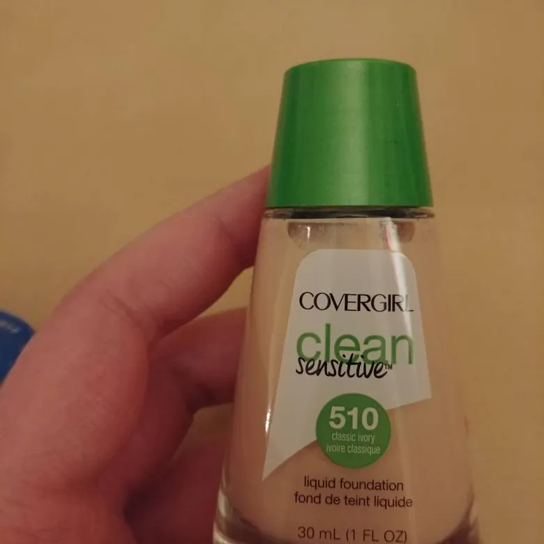 Covergirl Clean Sensitive Foundation photo 1