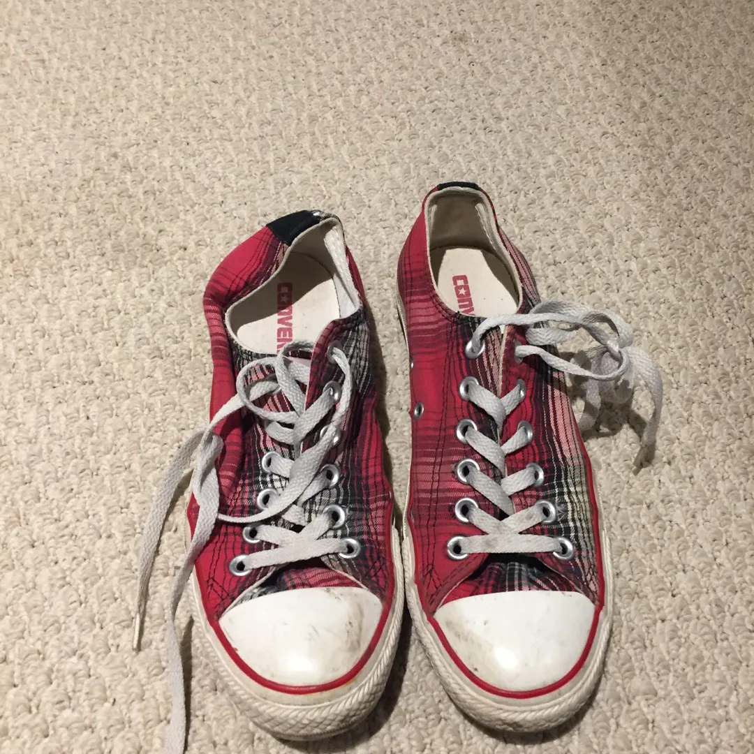 Converse Sneakers Size 7.5 photo 1