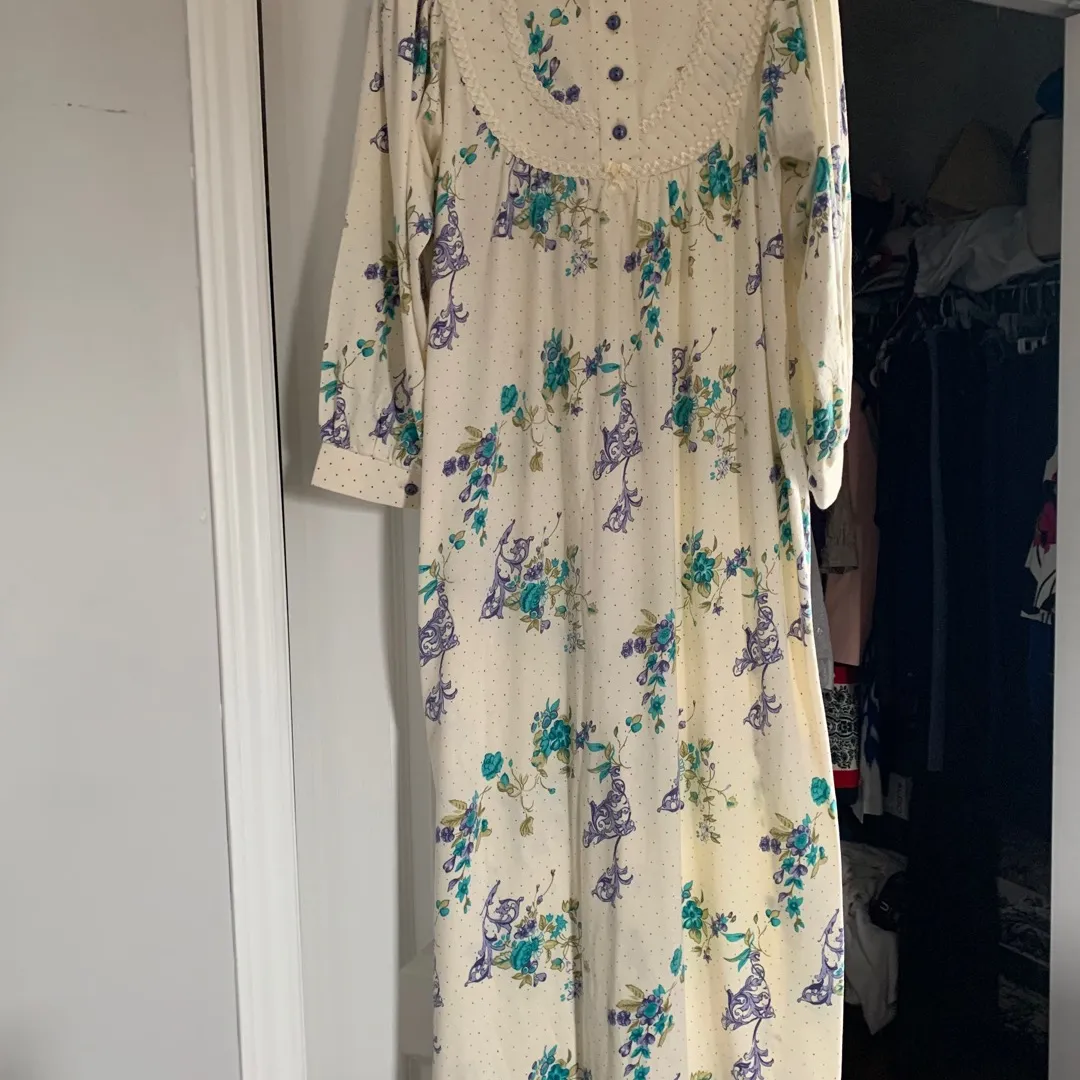 Old School Night Gown. Size 16-18 photo 1