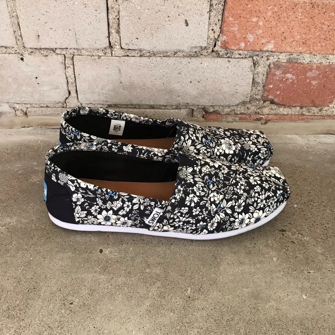 Navy Floral Toms photo 3