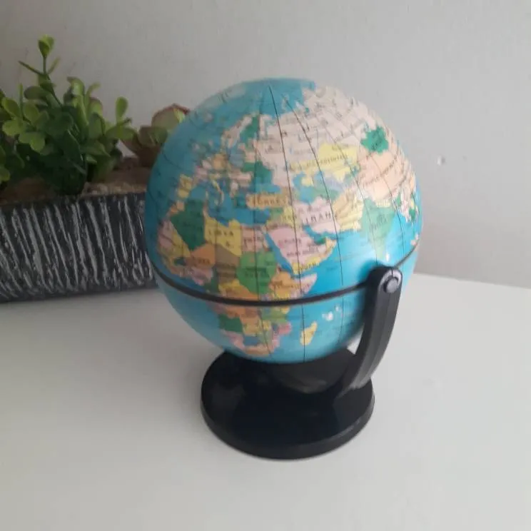 🦄 Small World Globe W/base 5.5" photo 1