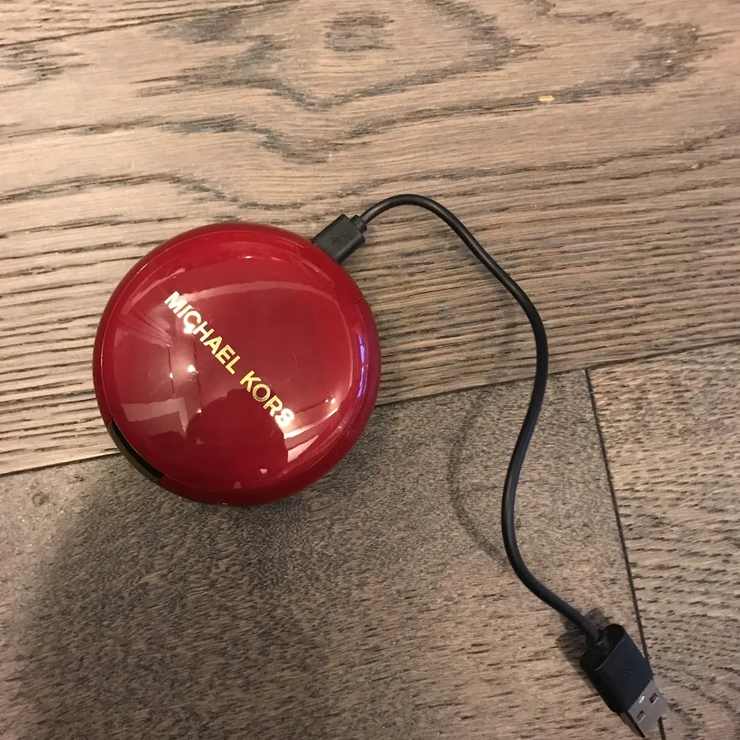 Portable Charger - Michael Kors photo 1