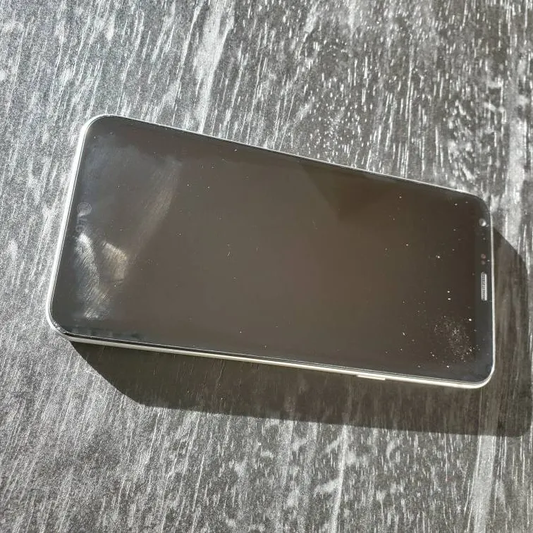 LG Q6 + Case + Charger photo 7