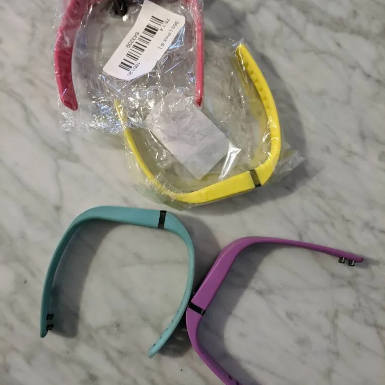 🆓 Small Fitbit Flex Bands photo 1