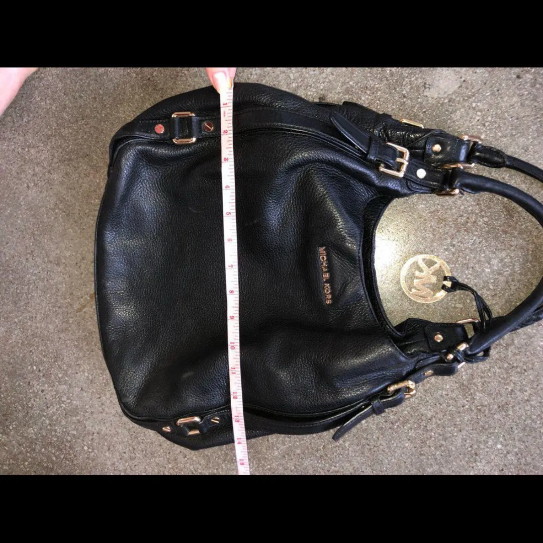 Michael Kors Leather Shoulder Bag photo 7