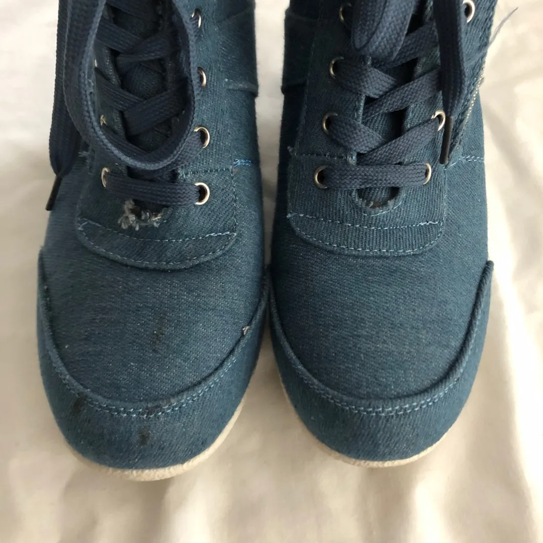 Excellent Condition Wedge Sneaker Shoe Size 7 photo 4