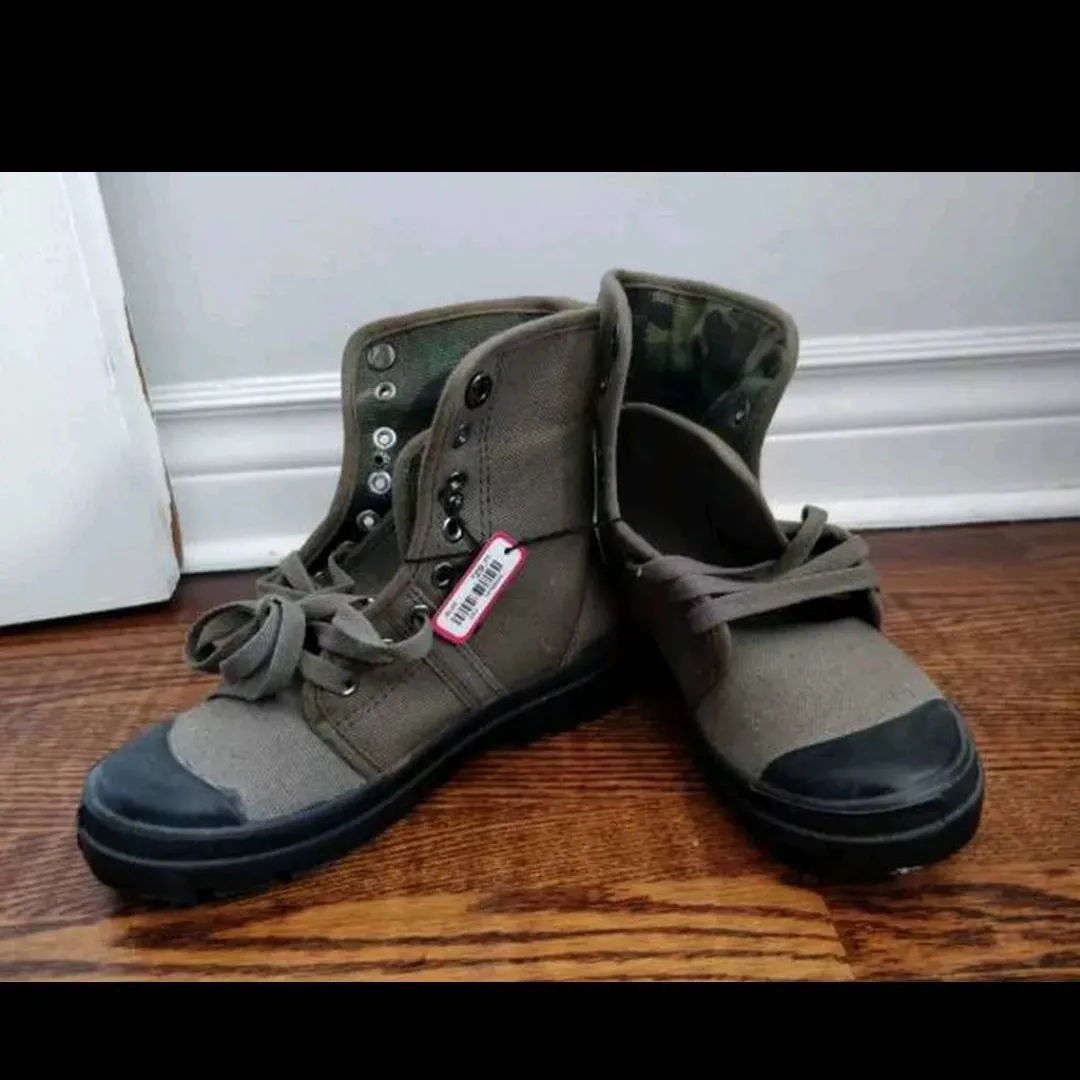 BNWT Hiking Boots Shoes photo 3