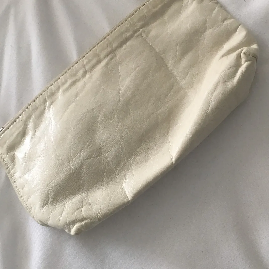 M0851 Leather Pouch- Off White photo 3