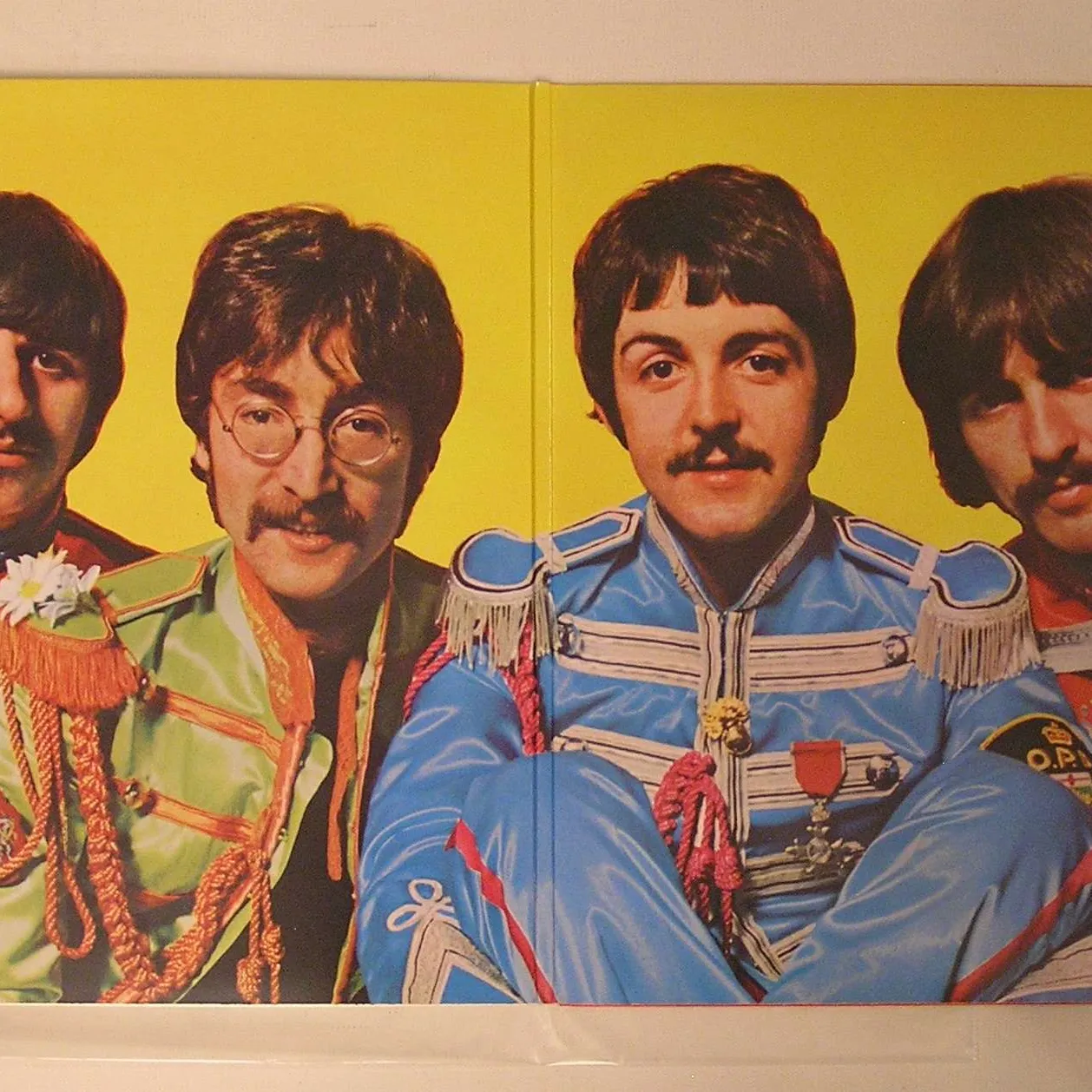 Sgt. Pepper's Lonely Hearts Club Band - Beatles, The (album) photo 3