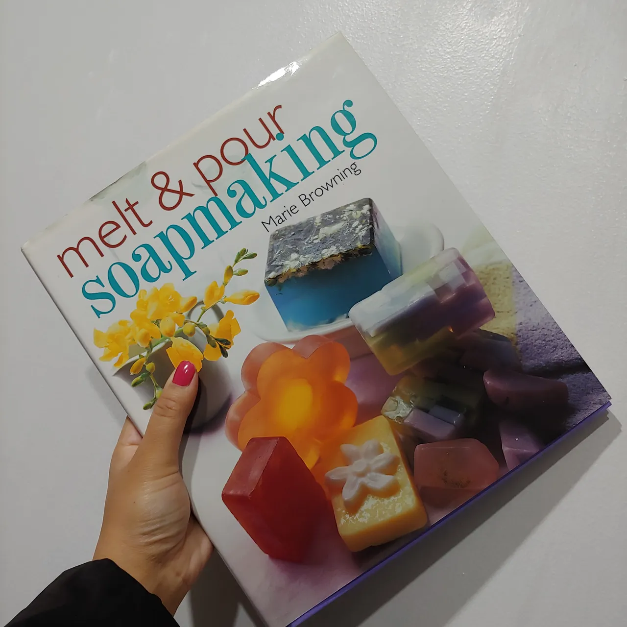Soapmaking how-to book photo 1