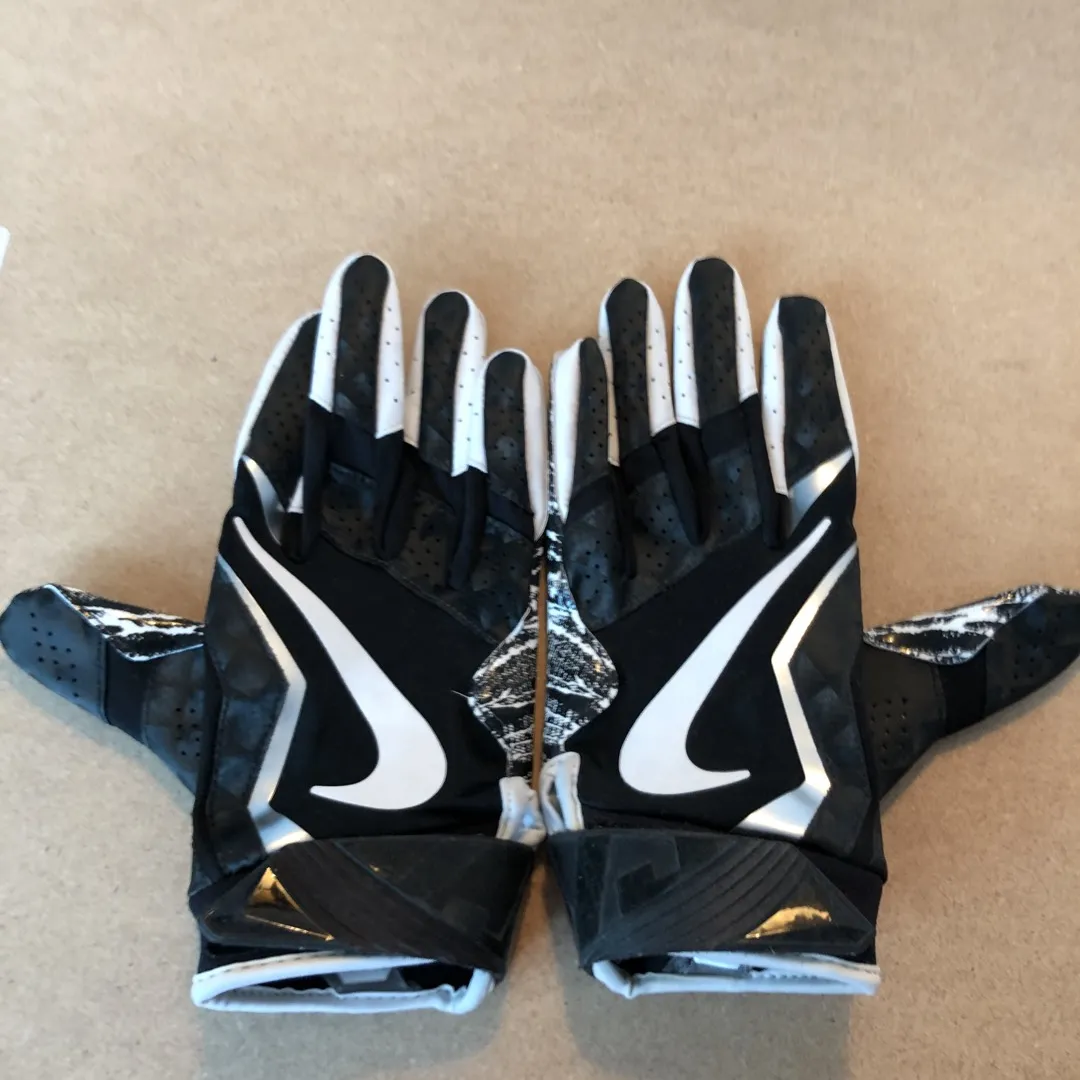 Nike Football Gloves photo 3