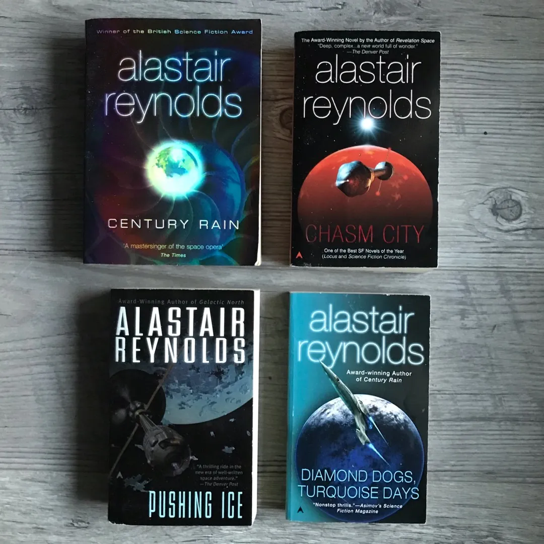 Alastair Reynolds, softcover photo 1