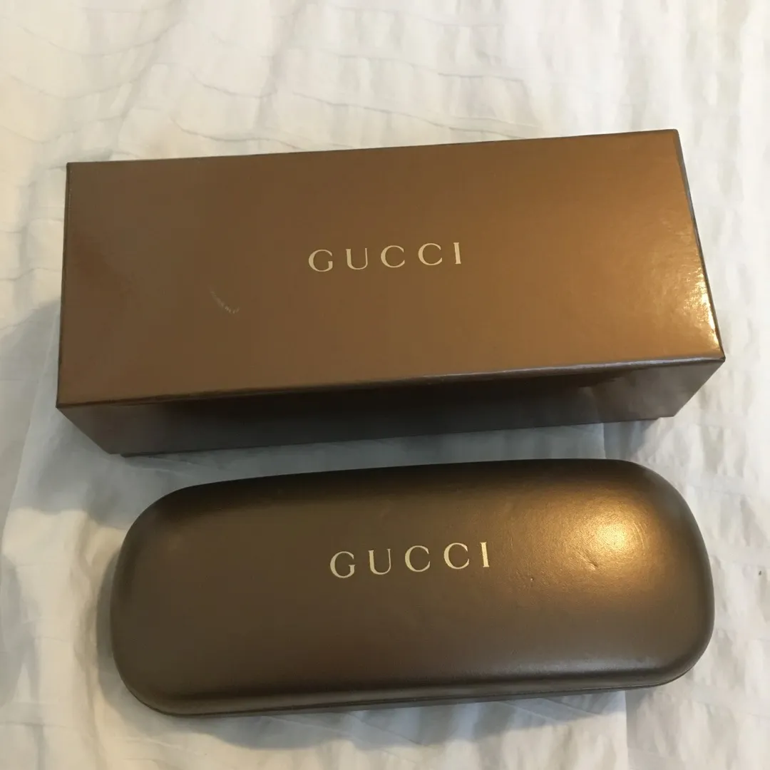 Gucci glasses case - Used photo 1