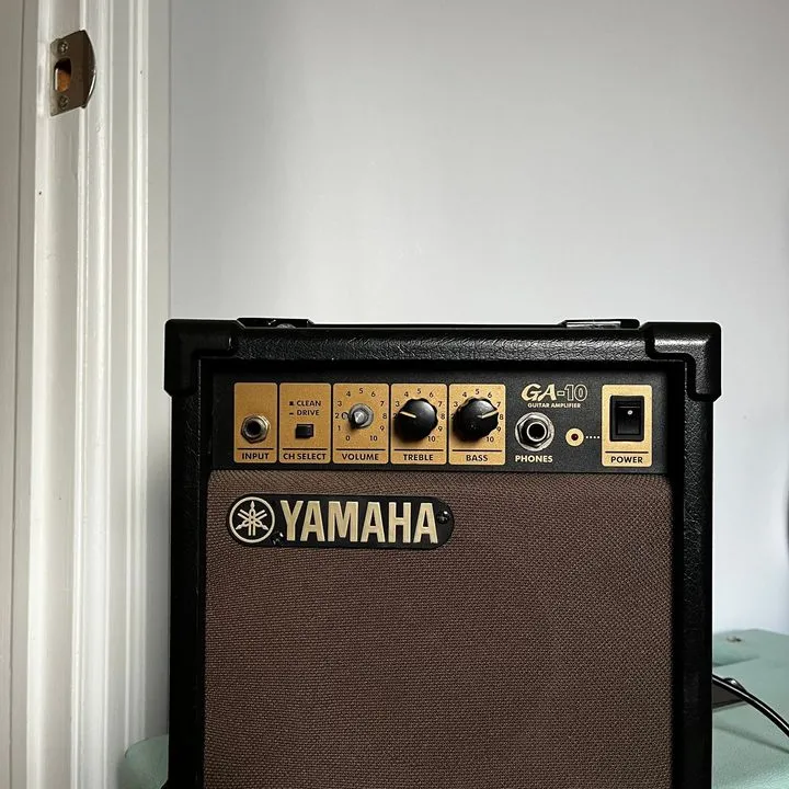 Yamaha GA-10 Electric Guitar Amp photo 1