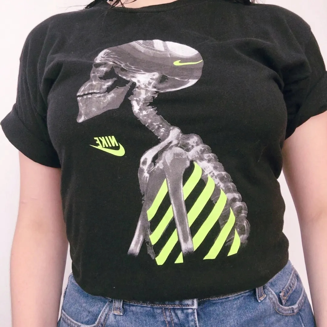 Nike Size M Skull and Neon Green photo 1