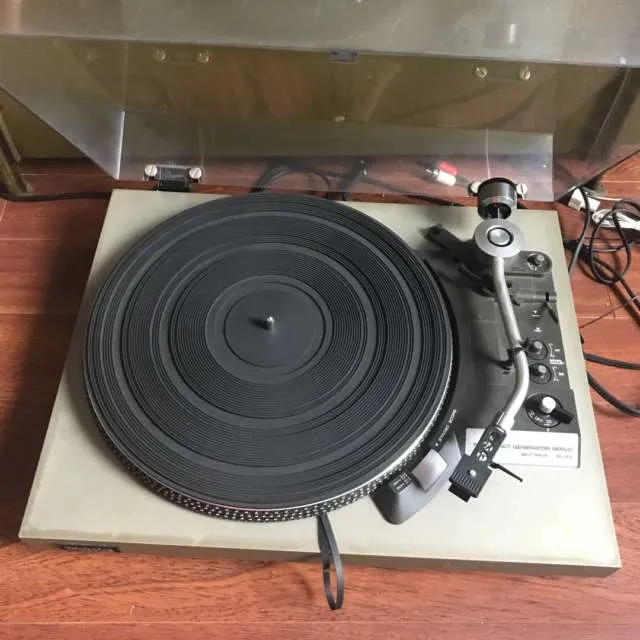 Vintage Turntable And Receiver photo 1