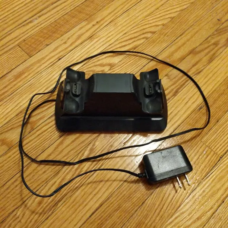 PS4 Controller Charger photo 1