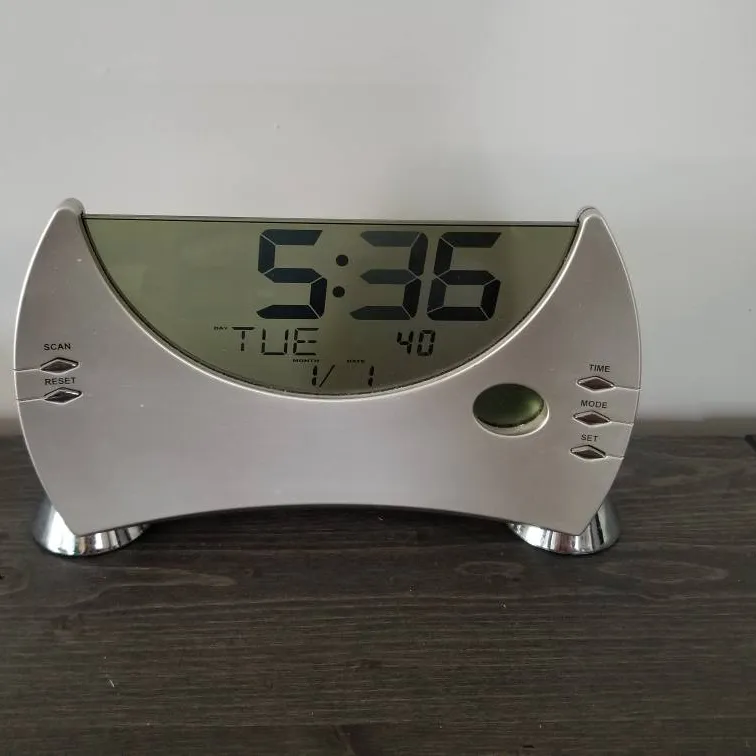 Fancy Alarm Clock/Radio photo 1