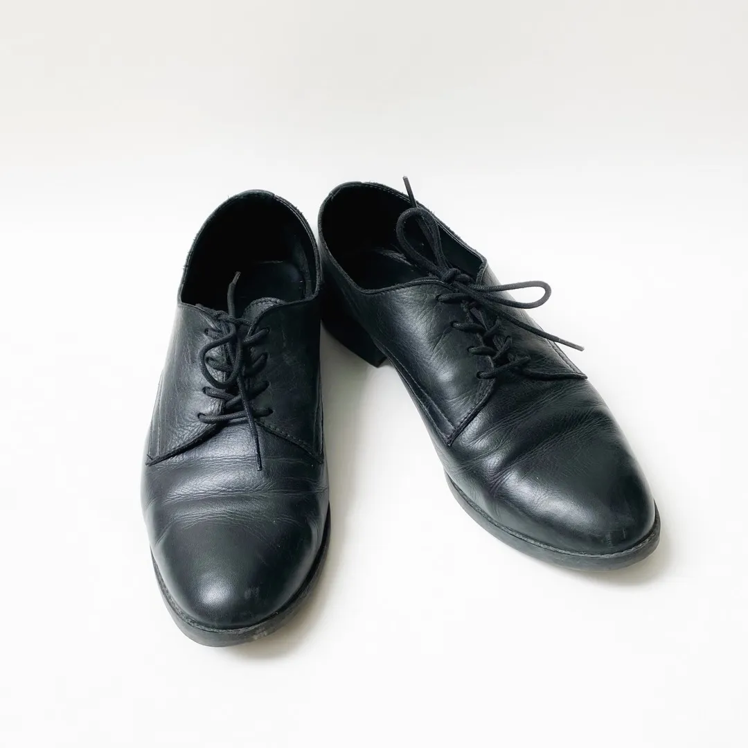 Leather Oxford Style Shoes photo 1