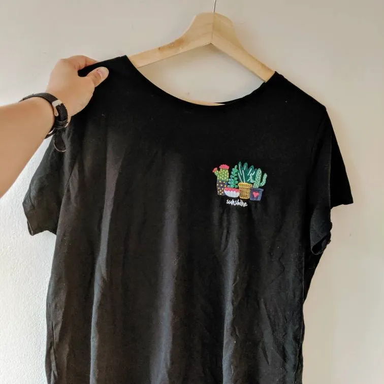 Black Sunshine Plant Embroidered T-Shirt photo 1