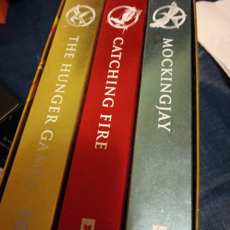 Complete Hunger Games Trilogy Books photo 3