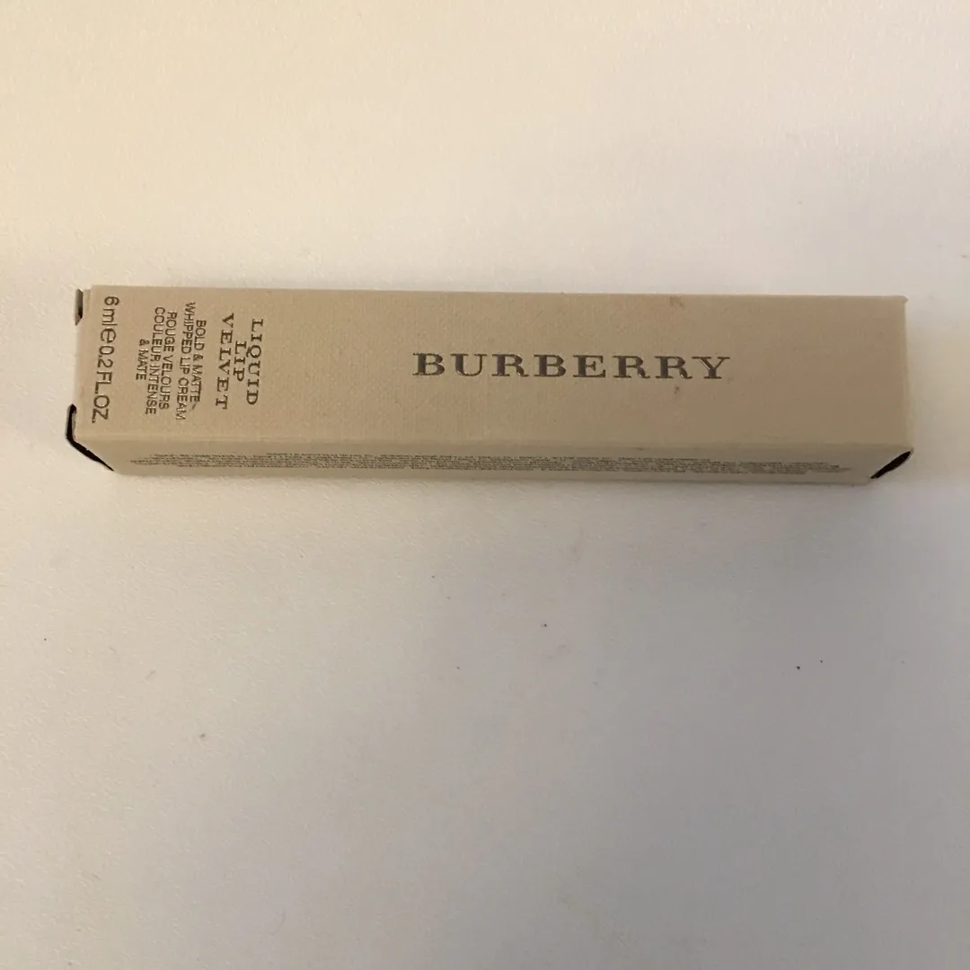 Burberry Lip photo 1