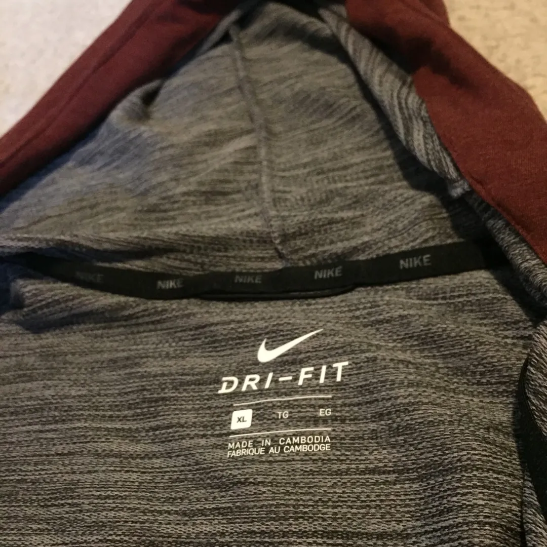Nike Dri-Fit Sweater Size XL photo 3