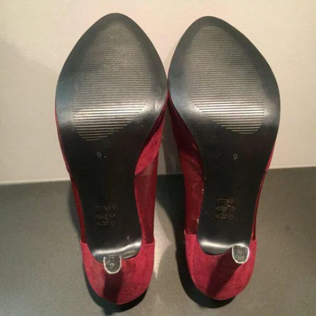 Red Heels 👠 Size 8.5 photo 4