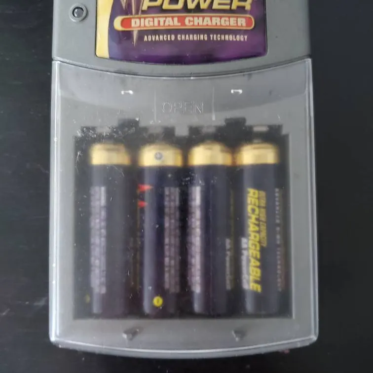AA Battery With Charger photo 1