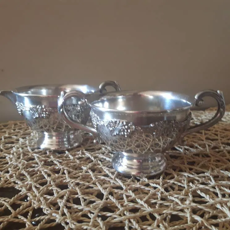 WM  A Rogers - The Old English Reproduction Silver Plated Tea... photo 7