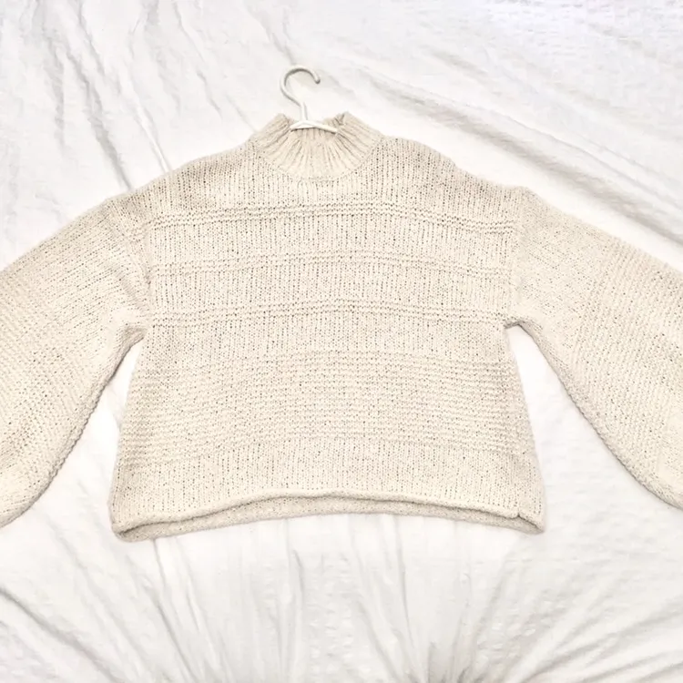 Cream coloured ‘Vintage-esque’ Topshop Sweater photo 3