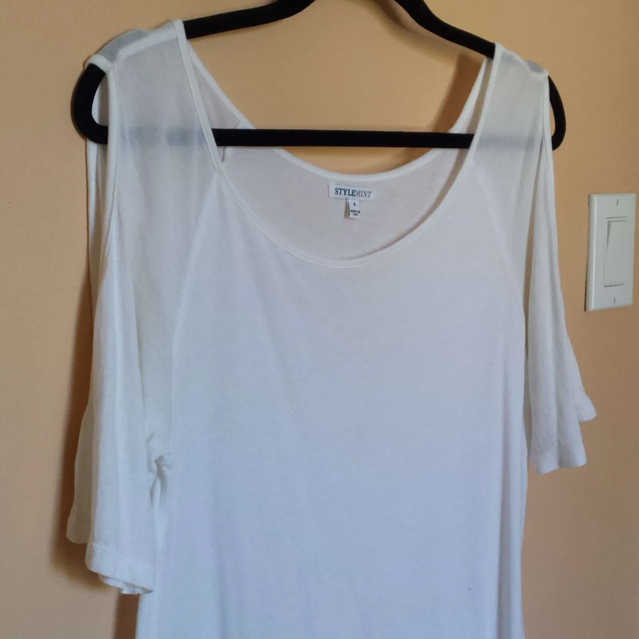 White T (cut out) photo 1