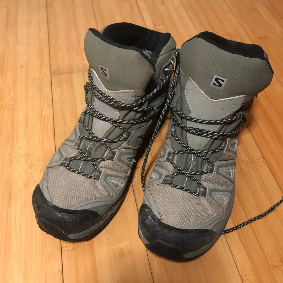 Salomon GORETex hiking boots photo 3