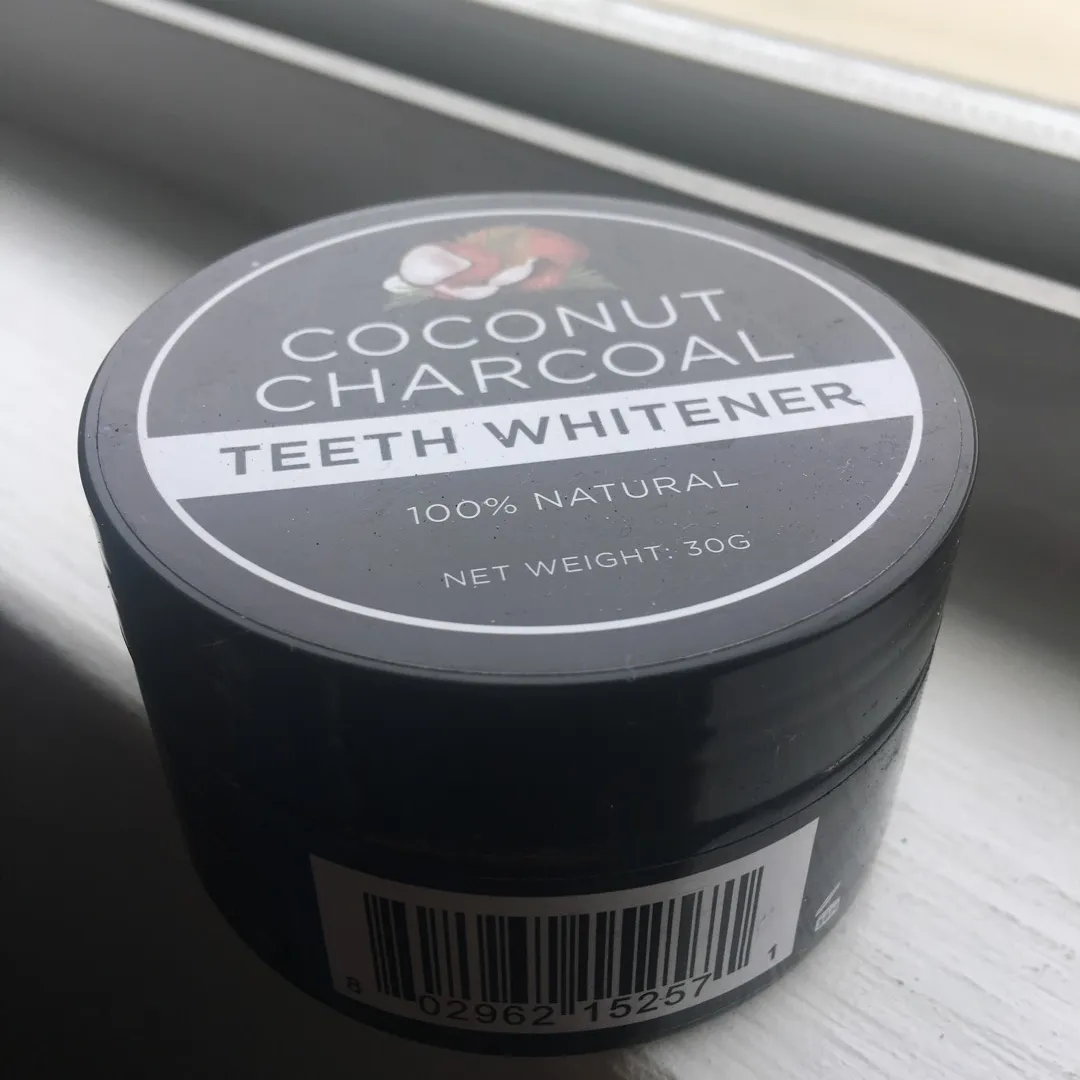 Activated Charcoal Teeth Whitener photo 1