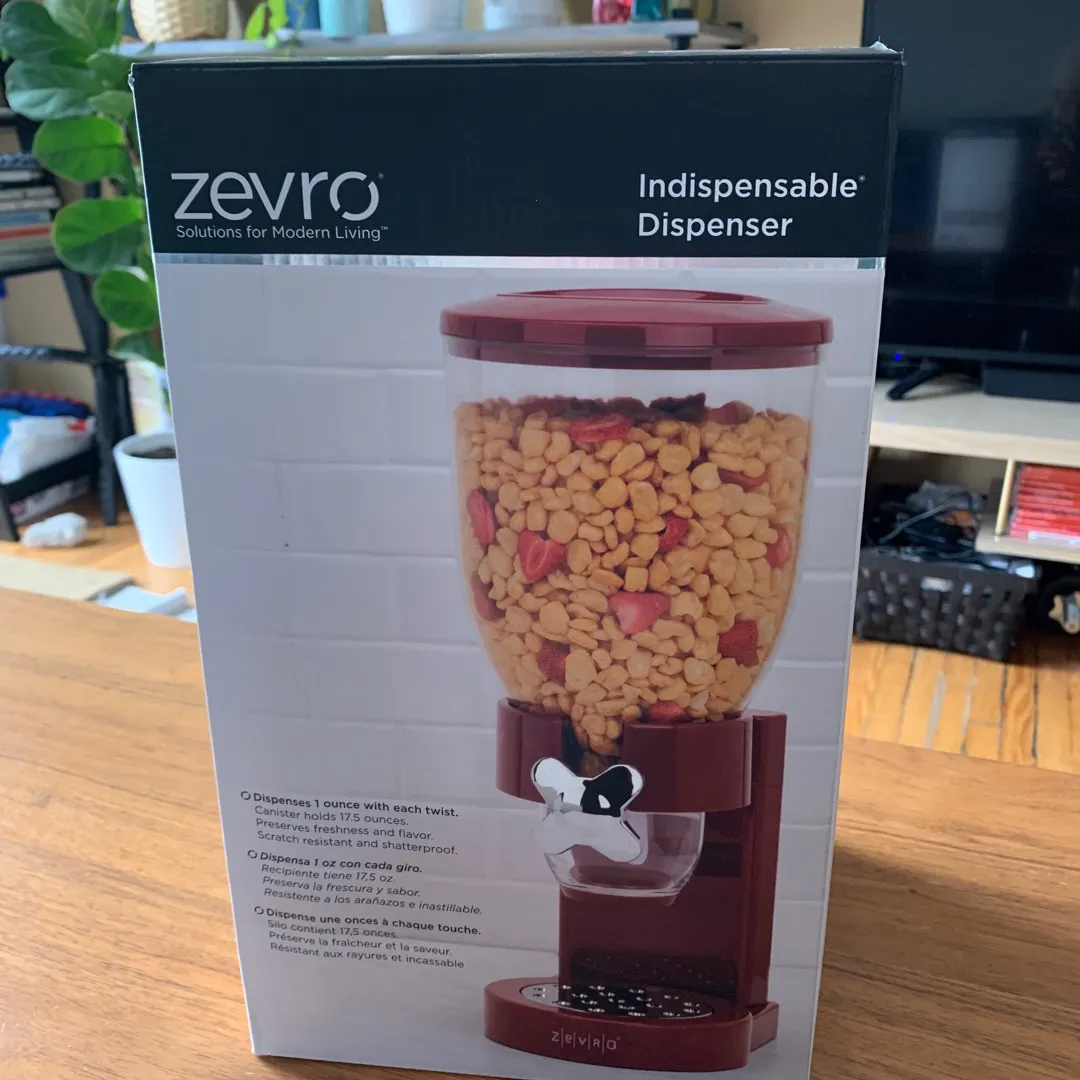 Zevro Cereal Dispenser photo 1