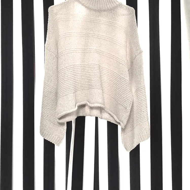 Cream coloured ‘Vintage-esque’ Topshop Sweater photo 1