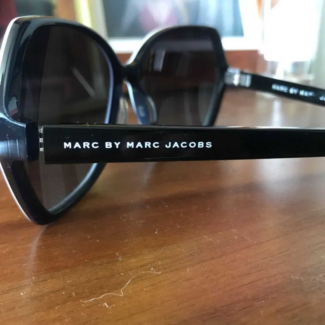 Authentic Marc Jacobs Sunglasses photo 3