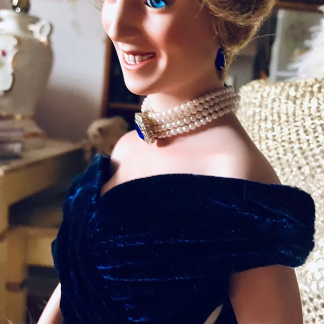 Princess Diana Porcelaine Doll 18" photo 5